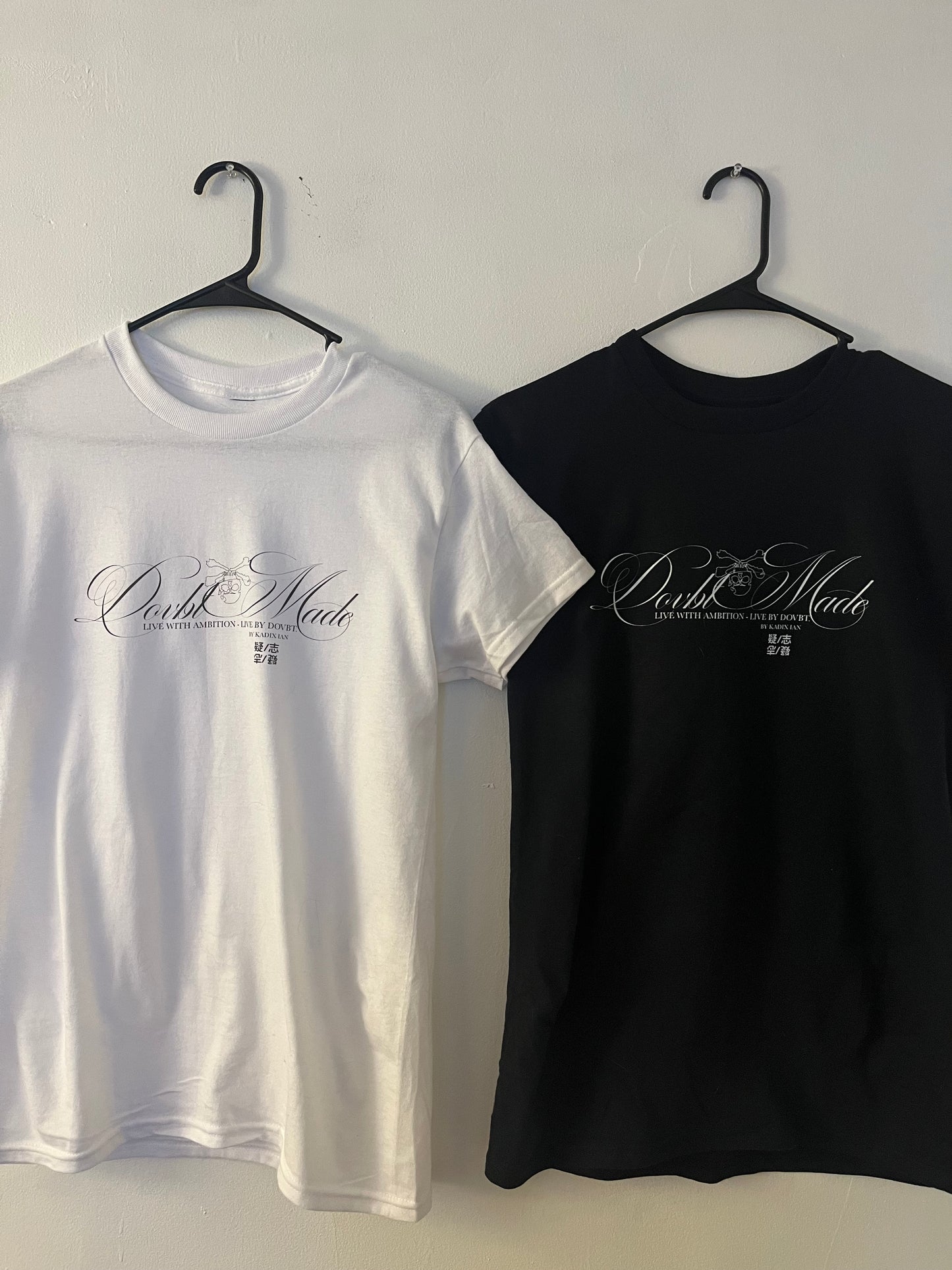 "script" tee (black)
